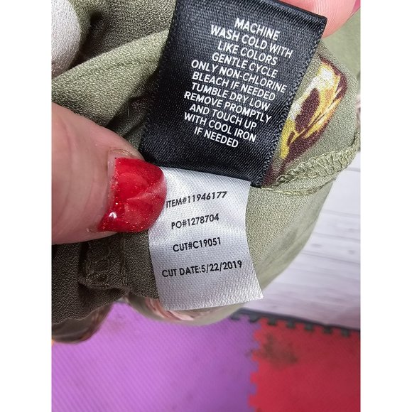 Torrid‎ Olive Green Floral Crepe Smocked Women’s Plus Size Blouse Plus Size 3x - Picture 4 of 9